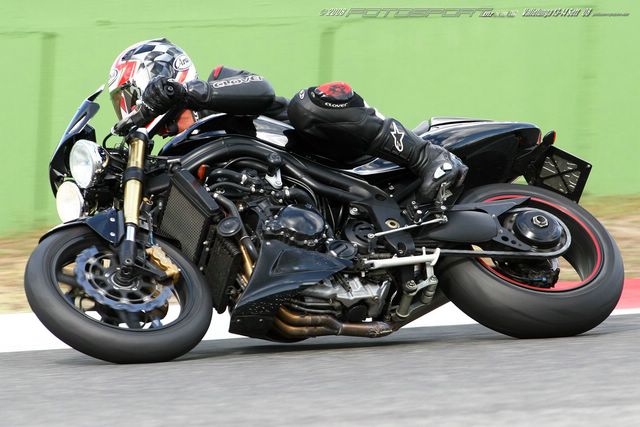 Triumph Speed Triple di Albero a Vallelunga