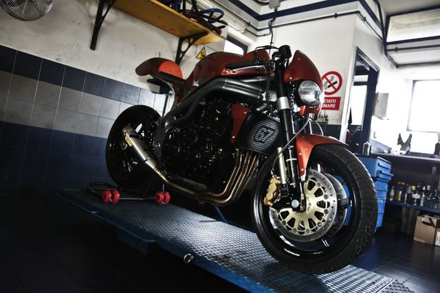 Special Triumph Weslake by Olivi Motori
