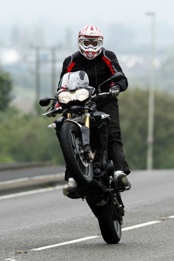 2010 Triumph Tiger 800 in test