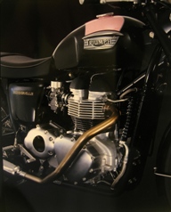 Triumph Bonneville Cafè Racer Nera Rosa Carlo Talamo