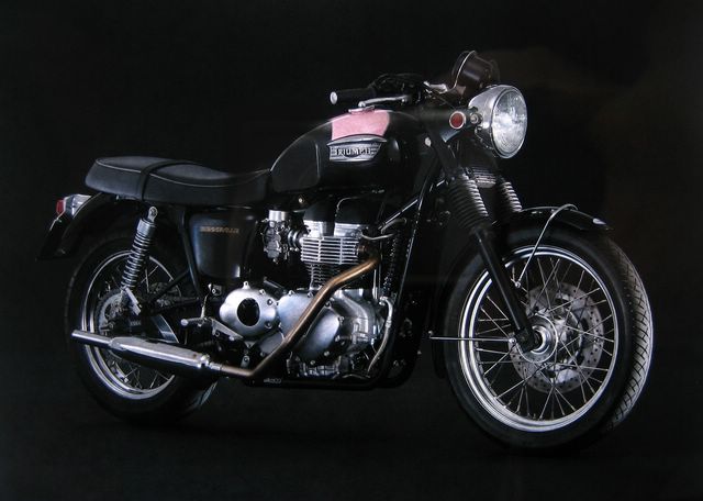 Triumph Bonneville Cafè Racer Nera Rosa Carlo Talamo