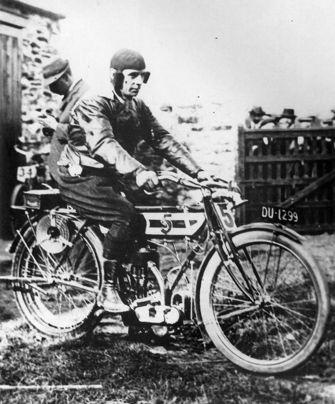 1908 Jack Marshall win Tourist Trophy with Triumph