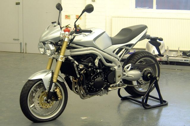 2003 Triumph Speed Triple MY2005 - Bozzetti