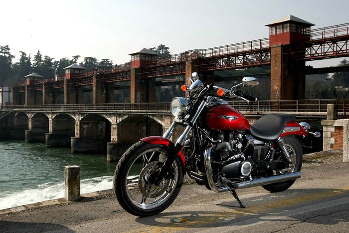 2011 Triumph Cruiser Lancio Stampa Italia America Speedmaster Thunderbird Storm