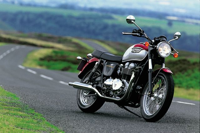 2000 Triumph Bonneville 790 first images