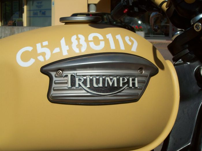 TRIUMPH SCRAMBLER BRITISH ARMY by CLASSIC FARM MOTORCYCLES