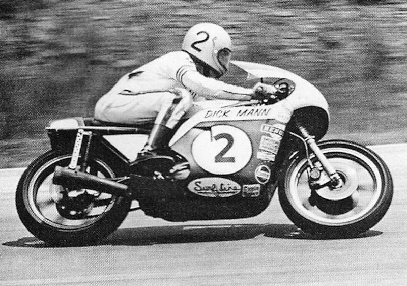 1972 - Dick Mann in sella alla Rocket 3 ufficiale alla 200 Miglia di Daytona.