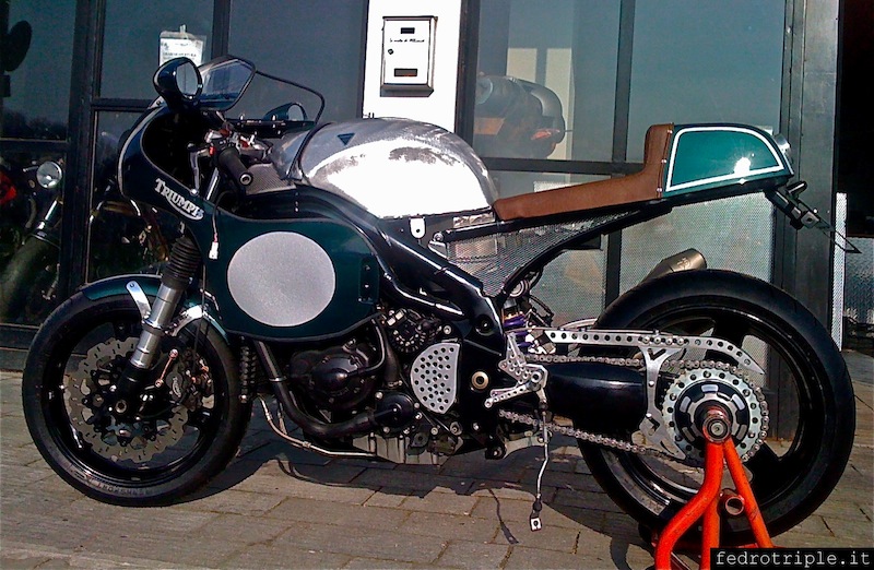 Special Triumph Speed Triple Bloody Blaster e Zanna Bianca