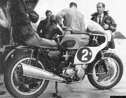 1970 - Bol d'Or - La Trident nr.2 guidata da Tait/Jolly che diventer famosa con il soprannome di "Slippery Sam". Qui sopra con Tait alla guida.