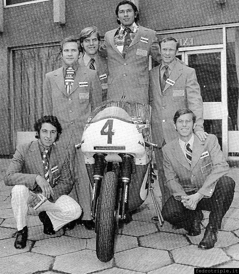 1971 - Il team americano Triumph/BSA (da sx a dx): Don Castro, Gary Nixon, Jim Rice, Dave Aldana, Dick Mann e Don Emde.