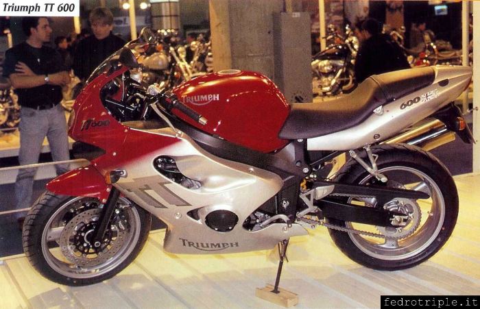 Triumph TT600 (rossa/grigio) al Motor Show di Bologna (1999)