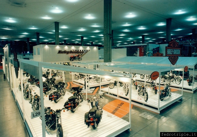 1999 - Foto scattata da Carlo al salone motociclistico di Milano  - Harley-Davidson Numero Uno (grazie a Marco Marchisio per la foto)