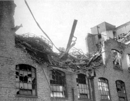 1940 Stabilimento Triumph bombardato