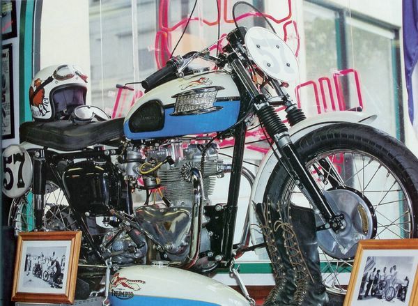 1957 Triumph Tiger T100 doppio carburatore