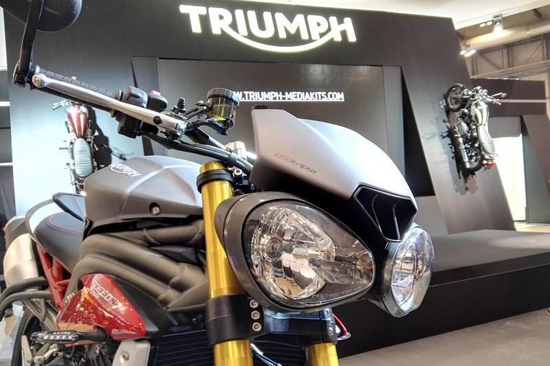 Triumph Speed Triple e Speed Triple R MY2016 - EICMA 2015