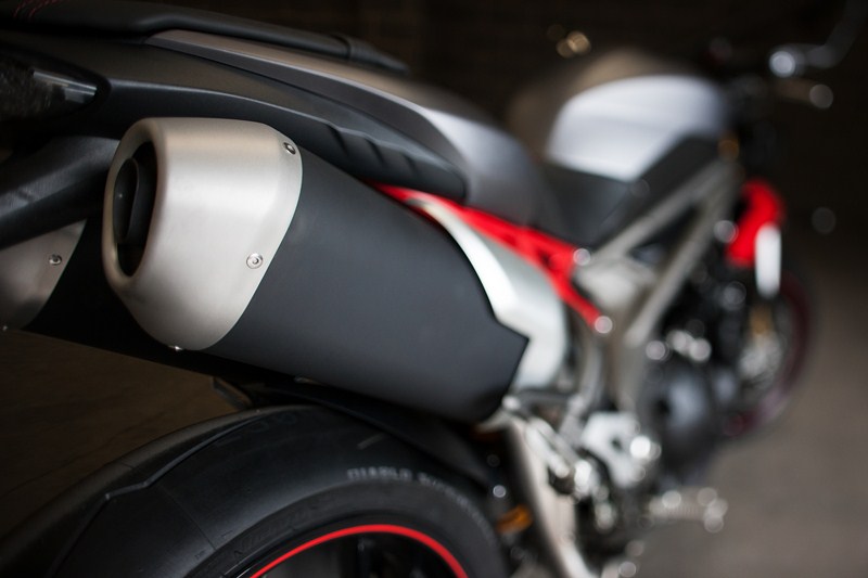 Triumph Speed Triple e Speed Triple R MY2016