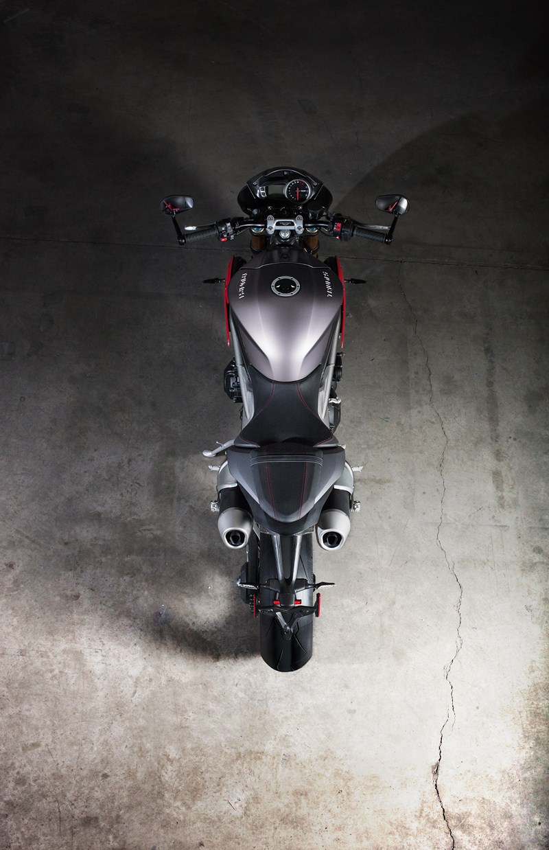 Triumph Speed Triple e Speed Triple R MY2016